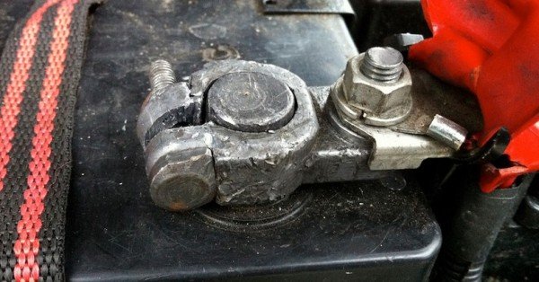 Loose Car Battery Terminal Symptoms