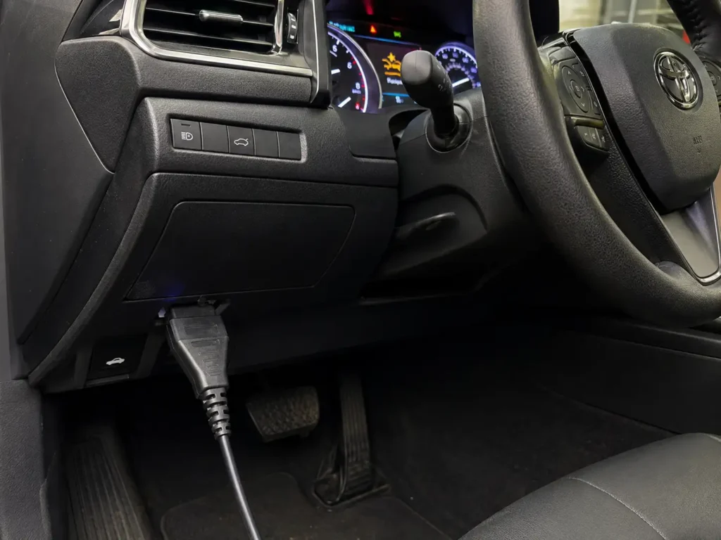 Toyota Camry collision warning light reset with OBD scanner
